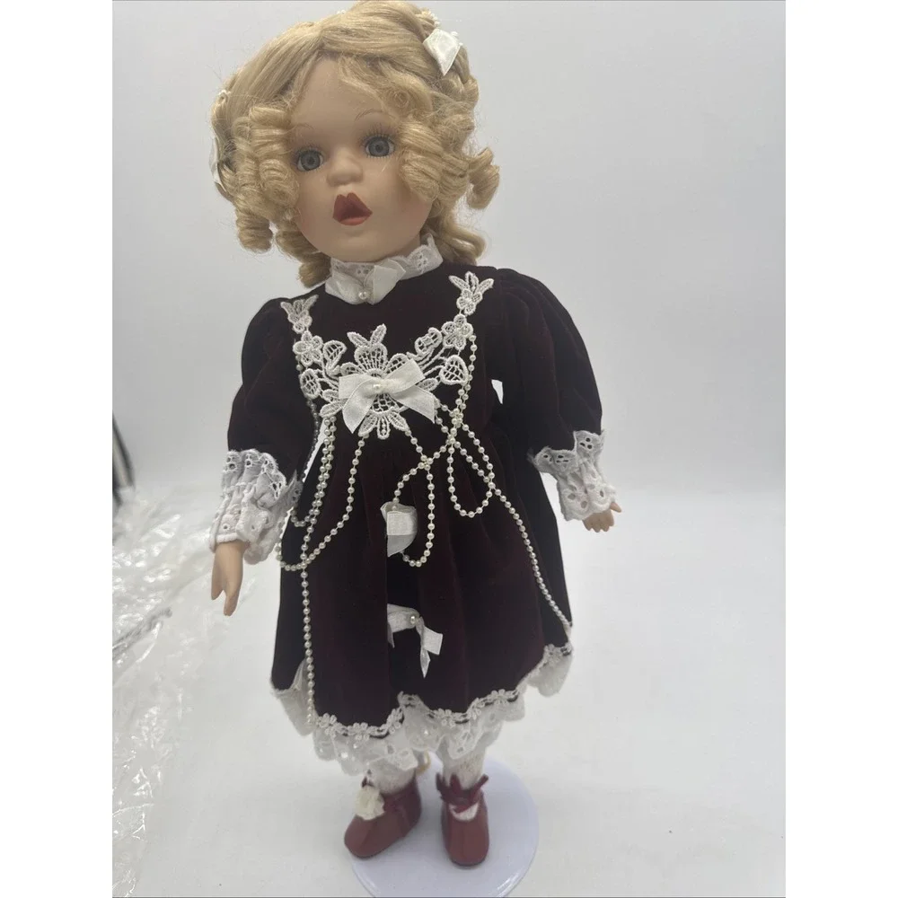 Animated Christmas Carol Doll‎